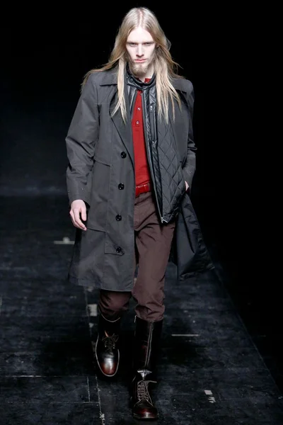 Look 15